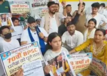 Students Storm Barricades in Patna During March to Gherao CM House Over TRE-4