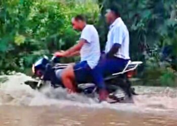 Buxar-Dumraon Road Becomes a ‘Lake’ After Rain, Residents Ask: When Will Repairs Begin?