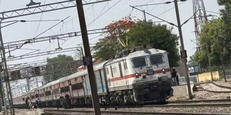 Mahananda Express Coaches Derail Near Ara Junction, Major Accident Averted