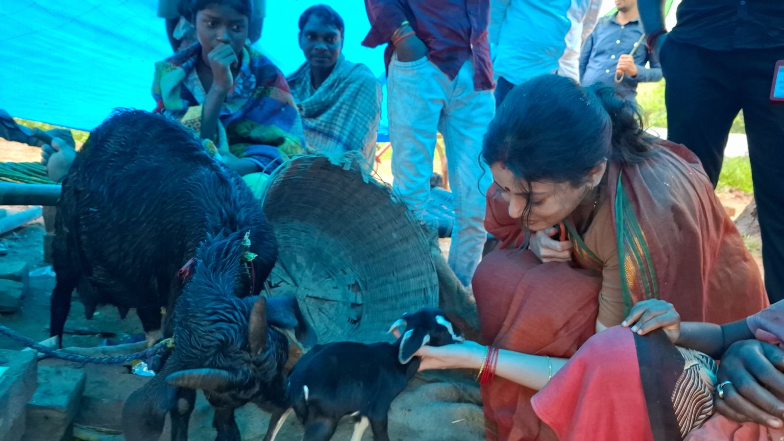 Sneha Ullal Turns ‘Bihar Ki Chhori’ In Gaya: Actress Spotted In Saree And Bindi During Ardhanayak Shoot, Shares Special Message For Bihar