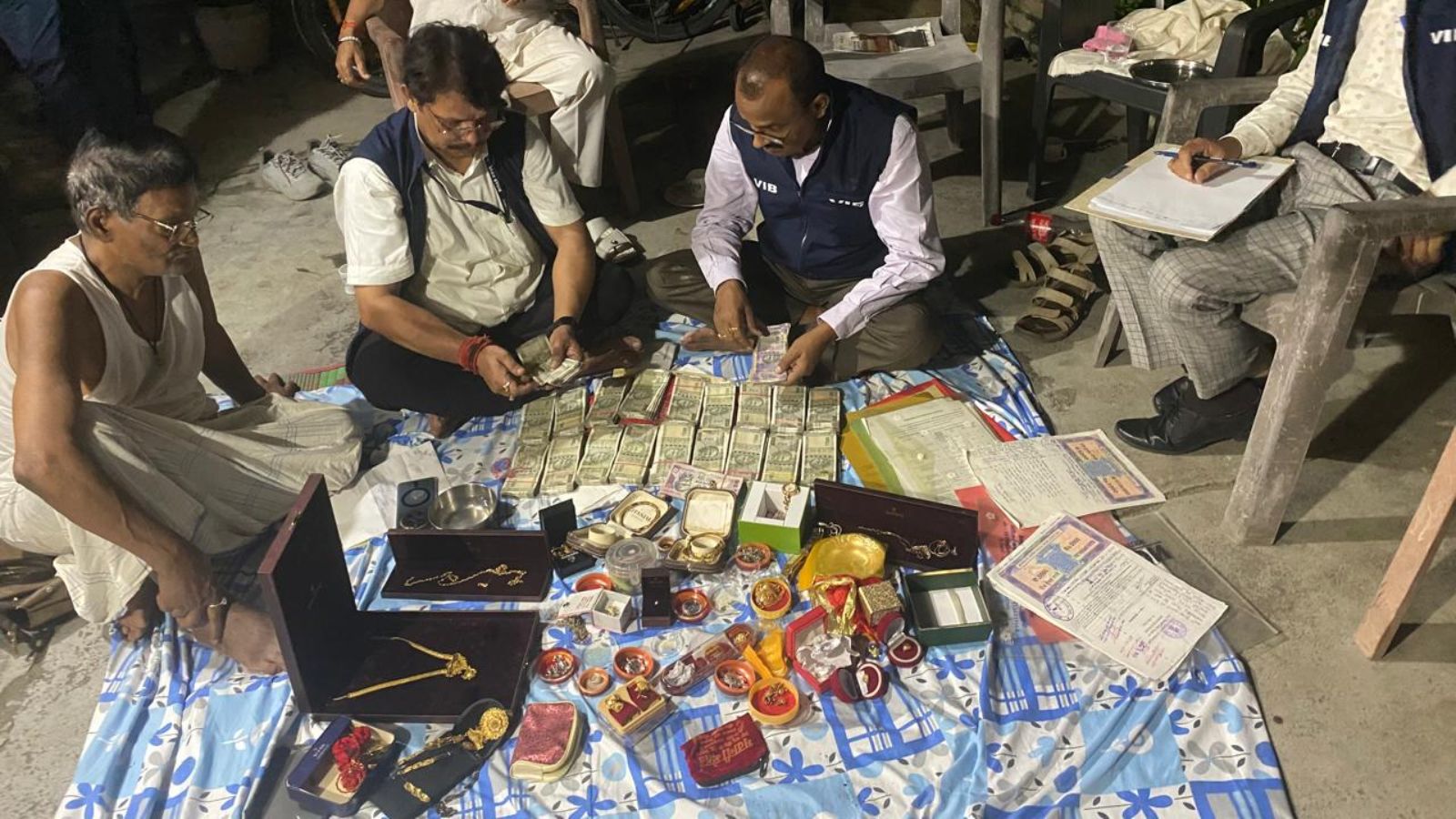 Vigilance Raids Patna ADM, Danapur Sub-Registrar; Rs 70 Lakh Cash, Rs 1 Crore-Plus Watches And Two Flats Traced To Officer Couple