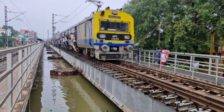 Floodwaters Reach Rail Bridge in Patna: 10 Trains Cancelled Sunday, Purnia Court-Hatia Express Diverted