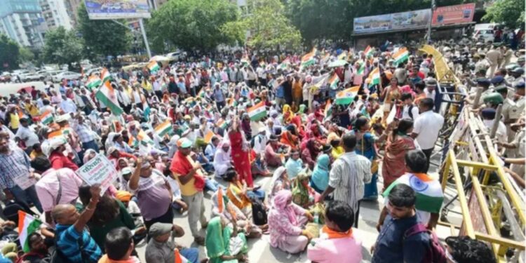 TRE-4, Group D Candidates Protest In Patna, Demand Action On Recruitment Issues