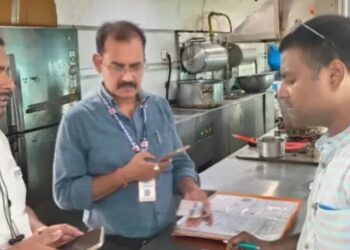 Patna Junction Catering Check: Railways Seizes 34 Cartons of Unauthorised Drinking Water