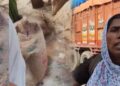 Anganwadi Workers Protest Over Alleged Poor-Quality Rice in Muzaffarpur’s Kurhani
