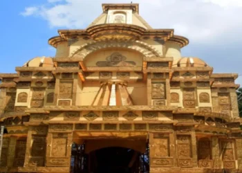 Representative image of Patna’s 80-foot Durga Puja pandal inspired by Tamil Nadu’s Mahalakshmi Temple