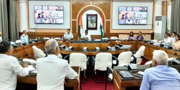 Bihar government officials reviewing the Piped Natural Gas and City Gas Distribution network expansion during a meeting