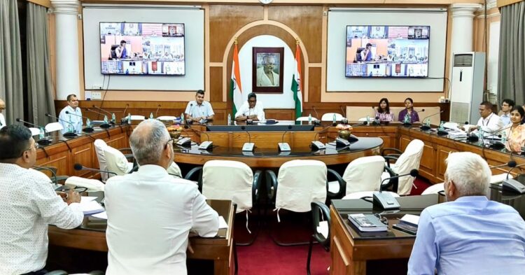 Bihar government officials reviewing the Piped Natural Gas and City Gas Distribution network expansion during a meeting