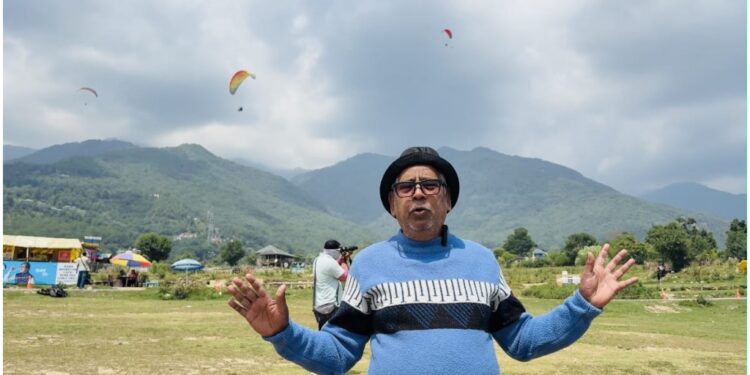 Bihar’s 72-Year-Old Kapildev Rawat Paraglides At 24,000 Feet In Himachal Pradesh
