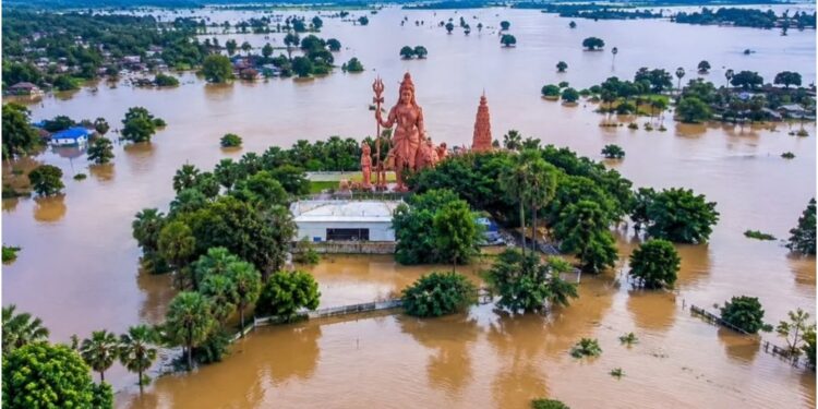 Patna’s Famous Ardhanarishwar Temple Surrounded By Floodwaters, All Doors Closed; Havan Kunds Also Submerged