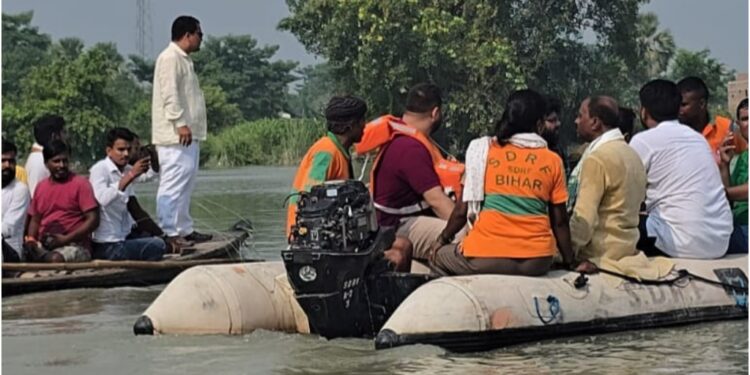 Tejashwi Yadav Continues Flood Inspection After SDRF Boat Deflates