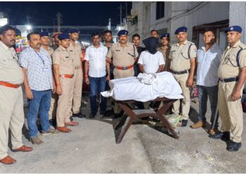 17.749 Kg Of Ganja Seized From Tejas Rajdhani At Gaya Station; Patna Man Arrested