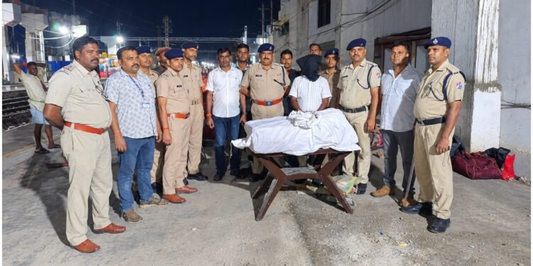 17.749 Kg Of Ganja Seized From Tejas Rajdhani At Gaya Station; Patna Man Arrested