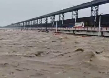 Ring embankment breached as rising Gandak river water affects homes in Vaishali, Bihar