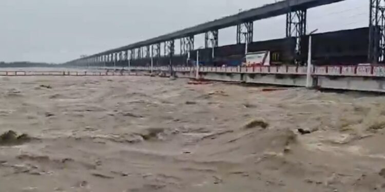 Ring embankment breached as rising Gandak river water affects homes in Vaishali, Bihar