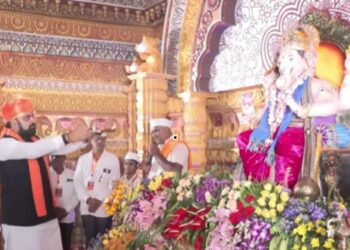 Patna’s Lalbaugcha Raja Steals the Spotlight With Rs 55 Lakh Crown as CM Samrat Chaudhary Performs Aarti