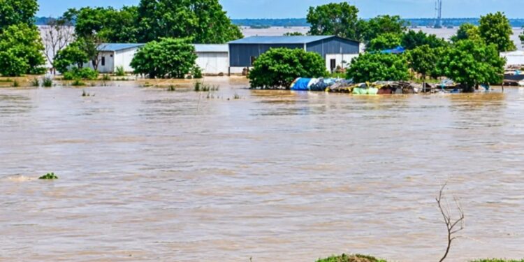 Flood situation worsens across Bihar as Ganga, Gandak, Kosi, Punpun and Ghaghra rise above danger levels; 16.84 lakh people affected across 11 districts