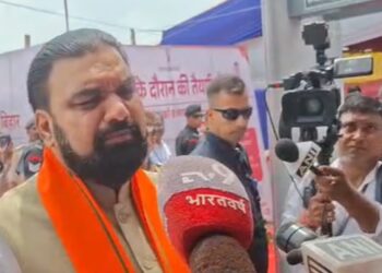 CM Samrat Choudhary Visits Flood Camps in Vaishali, Distributes Relief and ₹4 Lakh Aid to Victims' Families
