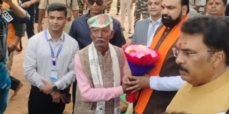 Bihar CM Samrat Chaudhary Visits Historic Rajnagar Raj Palace, Offers Prayers at Kamakhya Temple
