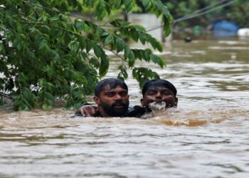 Boat carrying 10 people capsizes in Ganga near Gandhi Setu in Vaishali