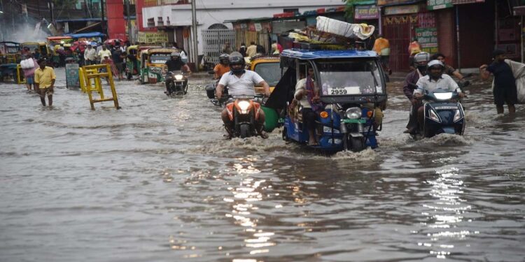 Patna road waterlogged after heavy rain as Ganga water level rises