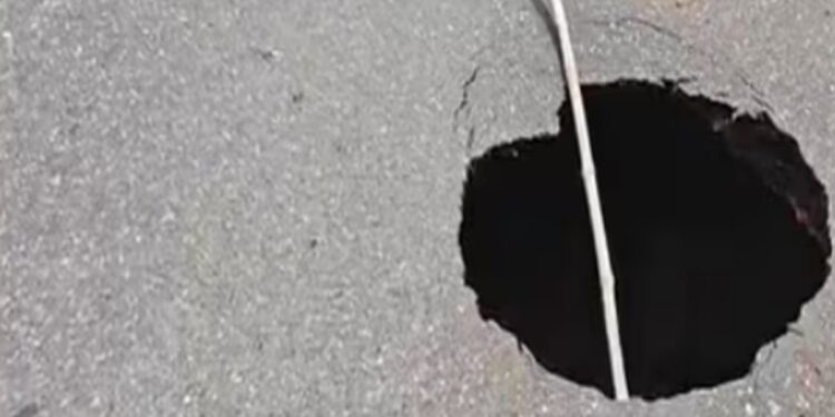 Sarmera-Bihta Highway Develops 20-Foot Sinkhole, Major Accident Averted