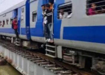 Punpun River Rises in Bihar, Water Reaches Railway Bridge; 10 Trains Cancelled on Patna-Gaya Route