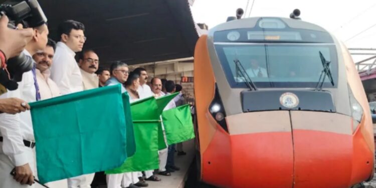 Danapur-Jogbani Vande Bharat Gets New Stop at Patliputra Junction, Major Relief for West Patna Passengers