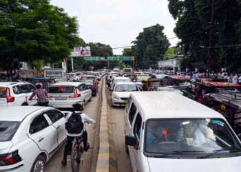 Service lane construction on the Masaurhi Road–Zero Mile stretch in Patna ahead of the planned traffic changes from November 15.