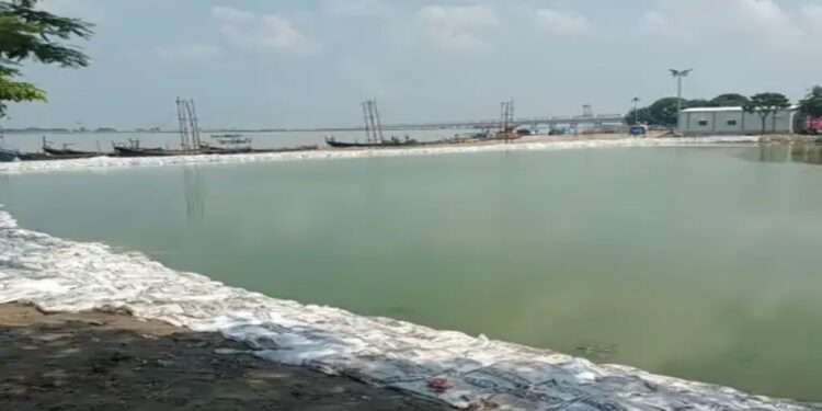 Durga idol immersion ghat in Patna, highlighting PMC preparations for artificial ponds and festival sanitation.