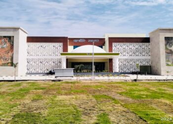 Convention centre near the Narayani River in Valmikinagar, West Champaran, offering 73 rooms and a hall with a capacity of 500 people for tourists visiting Valmiki Tiger Reserve.
