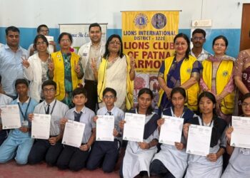 200 Students Screened At Patna School Eye Camp; Doctor Flags Excessive Screen Time