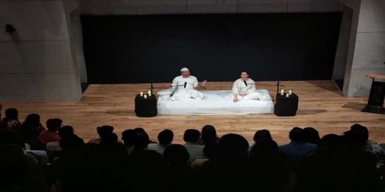 Dastangos Dr Himanshu Bajpai and Dr Pragya Sharma perform ‘Dastan Jhansi Ki Rani Ki’ at Arthshila Patna, narrating the life and resistance of Rani Lakshmibai.