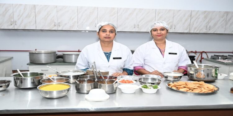 Patna Women’s College Home Science Students Prepare Papdi Chaat And Dahi Bada During Cafeteria Training