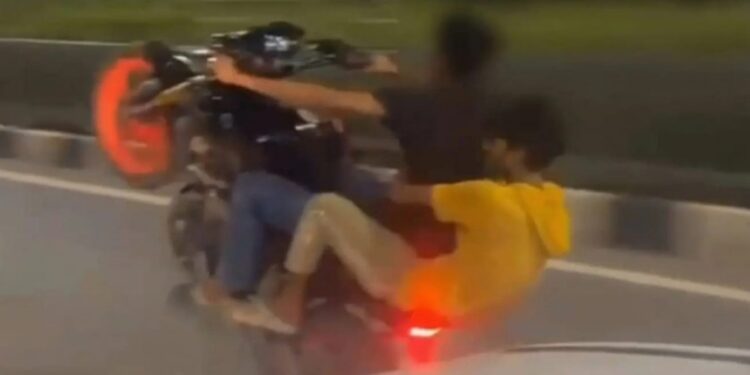 Police take action after a biker allegedly performs stunts without a helmet on JP Ganga Path in Patna.
