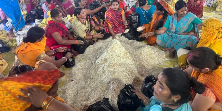 Women packaging relief food materials in West Champaran district