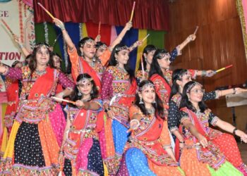 Dandiya Beats Take Over Patna Women’s College! Nisha & Group Wins Navratri Dance Competition