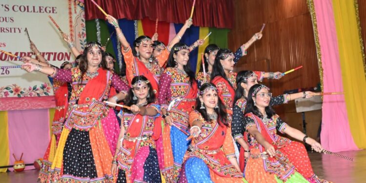 Dandiya Beats Take Over Patna Women’s College! Nisha & Group Wins Navratri Dance Competition