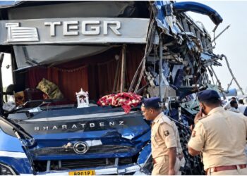 Delhi-Darbhanga Bus Collides With Trailer On Gorakhpur Link Expressway, Four Killed