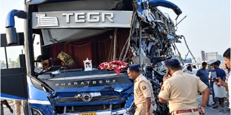 Delhi-Darbhanga Bus Collides With Trailer On Gorakhpur Link Expressway, Four Killed