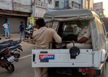 Police investigate a burglary at a GST Assistant Commissioner’s locked house in Patna’s Indrapuri area