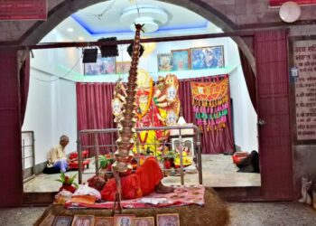 Patna’s Baba Nageshwar Das Performs 9-Day Sadhana With 21 Kalash Weighing Over 65 Kg on His Chest