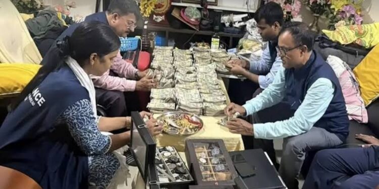 Danapur Sub-Registrar Suspended In Disproportionate Assets Case, Rs 70 Lakh Recovered