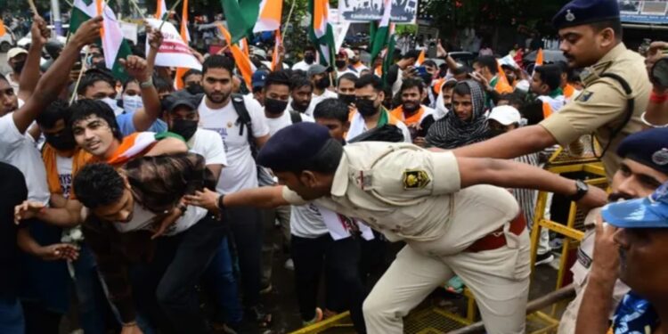 Patna SI Recruitment Protest: Aspirants Demand Exam Cancellation Reversal, Police Tighten Security