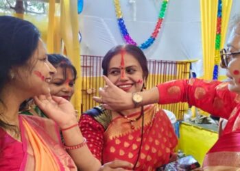 Sindoor Khela Marks Emotional Farewell To Goddess Durga